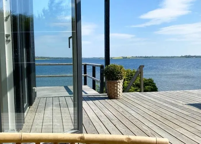 Semesterbostad Secluded House With View Over Kertinge Nor *